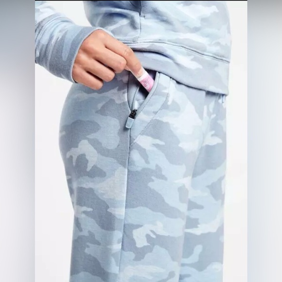Athleta youth blue camo jogger sweat pants - Picture 2 of 7